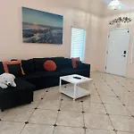 3 Bedrooms House With Private Pool Free Parking
