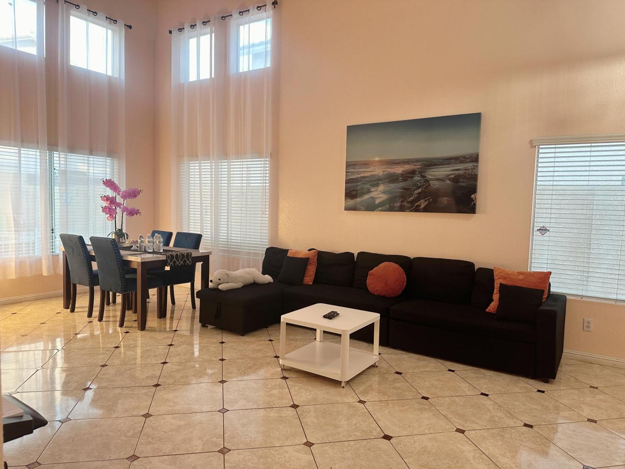 Holiday home 3 Bedrooms House With Private Pool Free Parking *