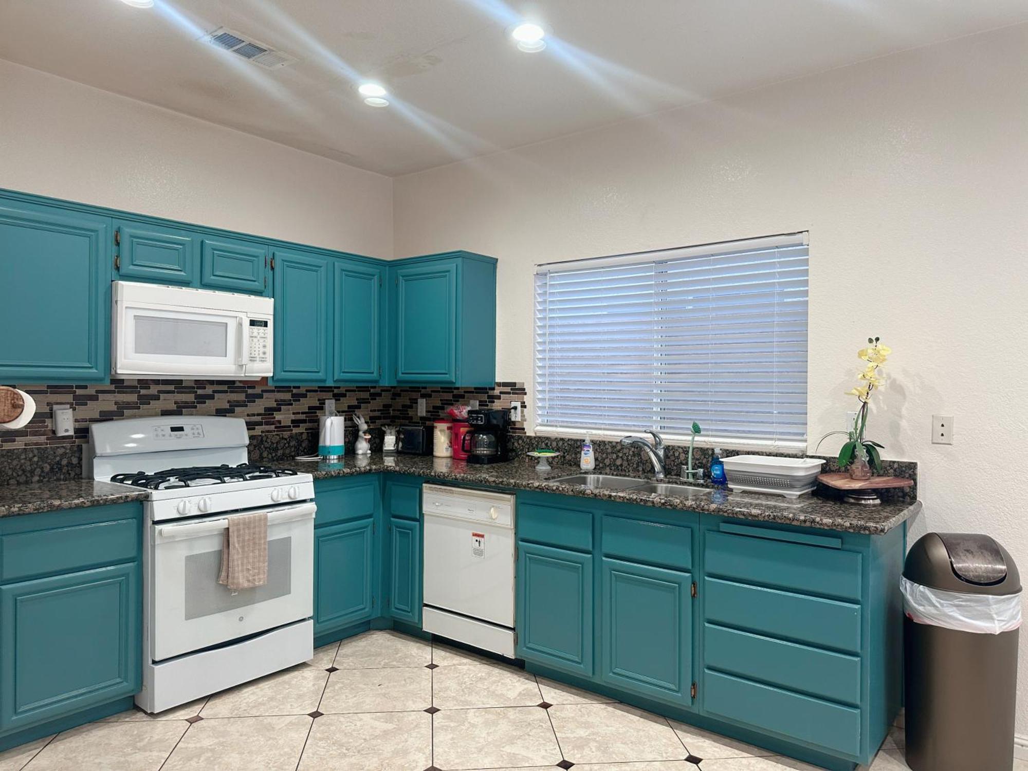 Holiday home 3 Bedrooms House With Private Pool Free Parking *