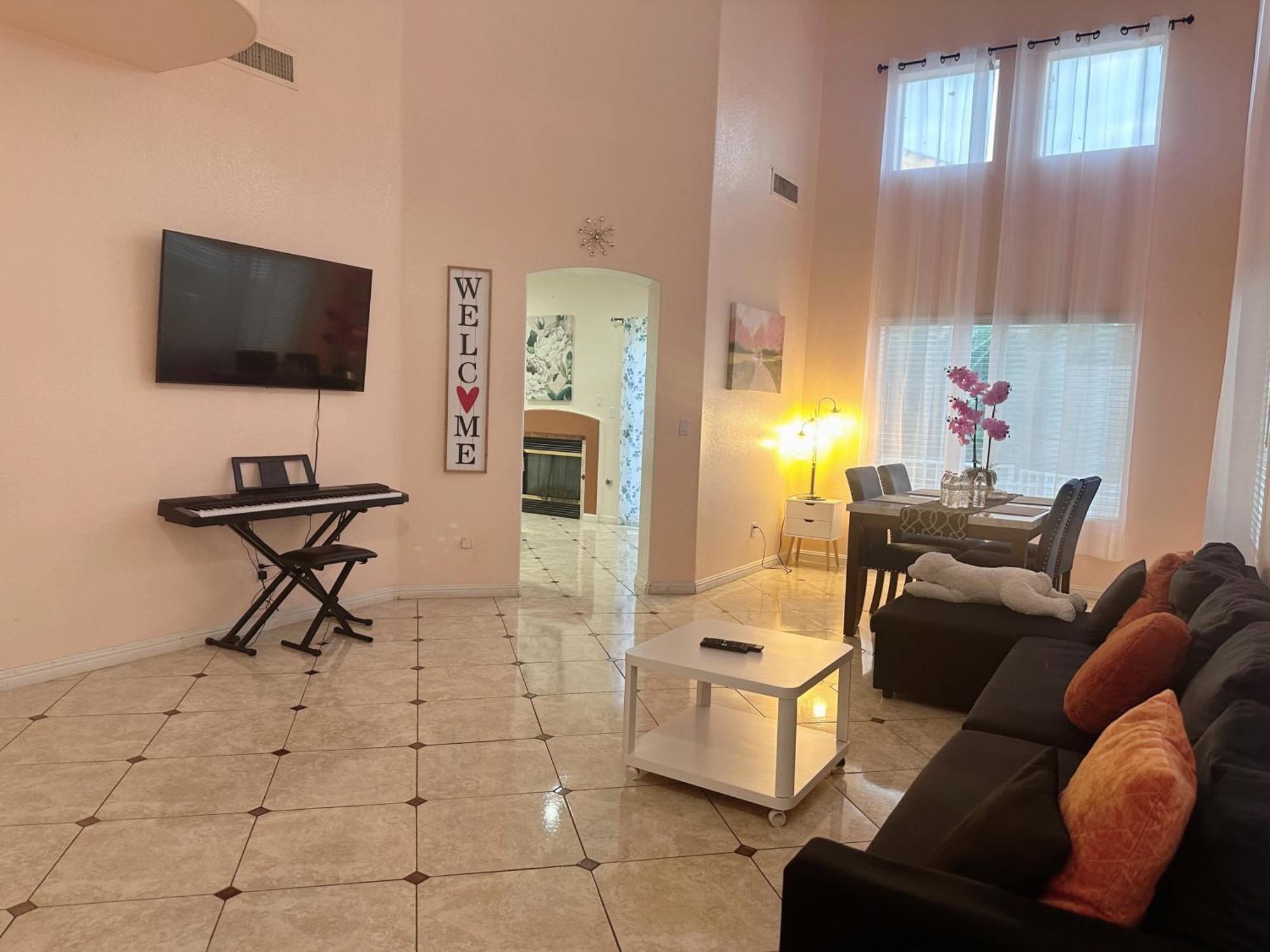 3 Bedrooms House With Private Pool Free Parking Holiday home Las Vegas