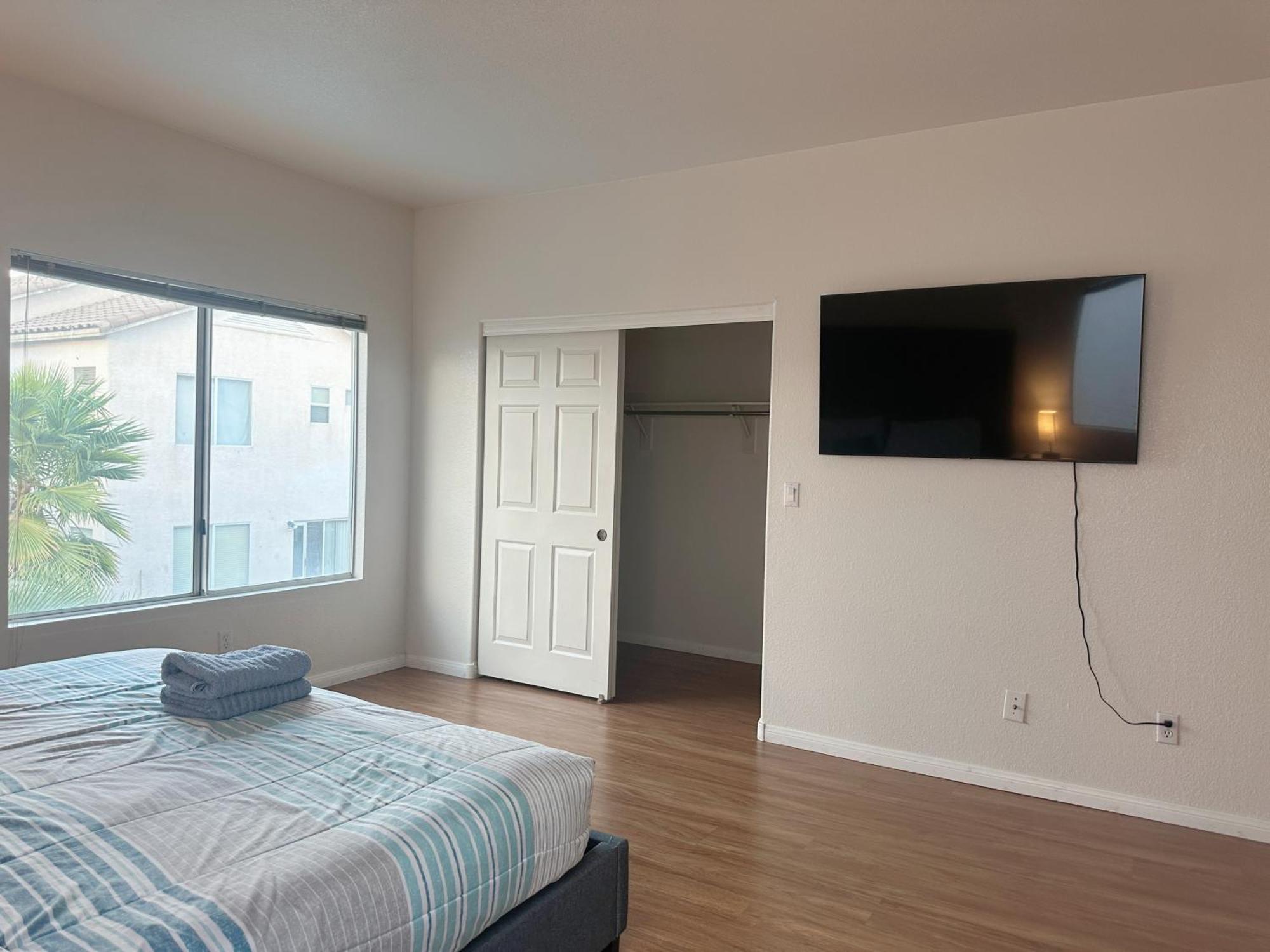 3 Bedrooms House With Private Pool Free Parking * Las Vegas